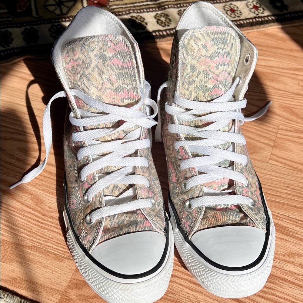 Converse High-Top Sneakers with Classic Design